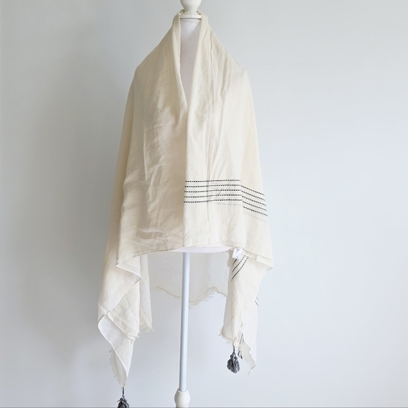 Target Accessories - NWOT Target Cream/Yellow Shawl Wrap Scarf With Tassel And Fringe Accents